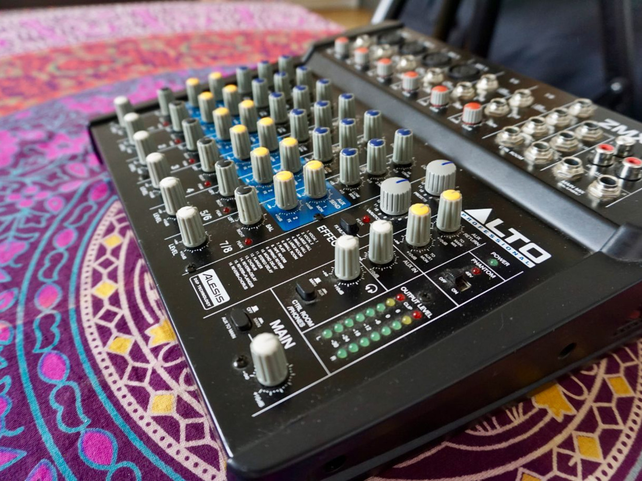 Zmx122 8-channel compact mixer with effects
