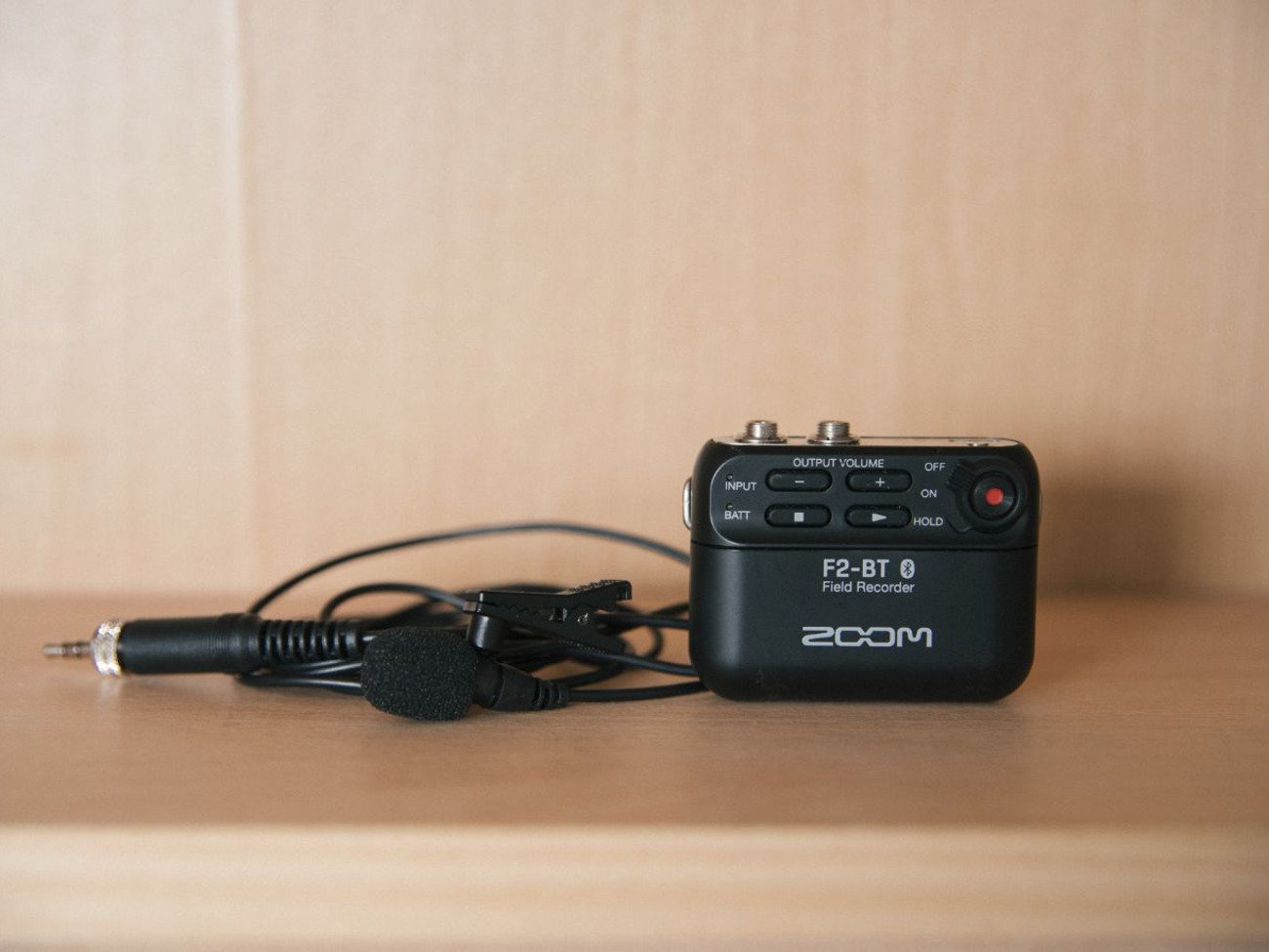 Zoom f2 bt audio recorder and lav mic
