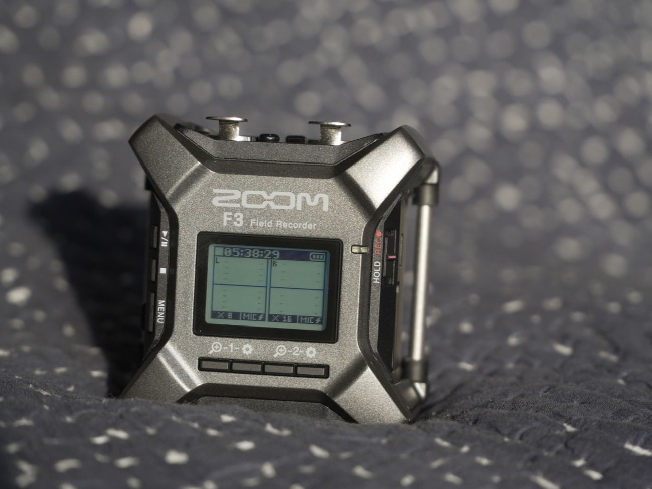 Zoom f3 multitrack field recorder