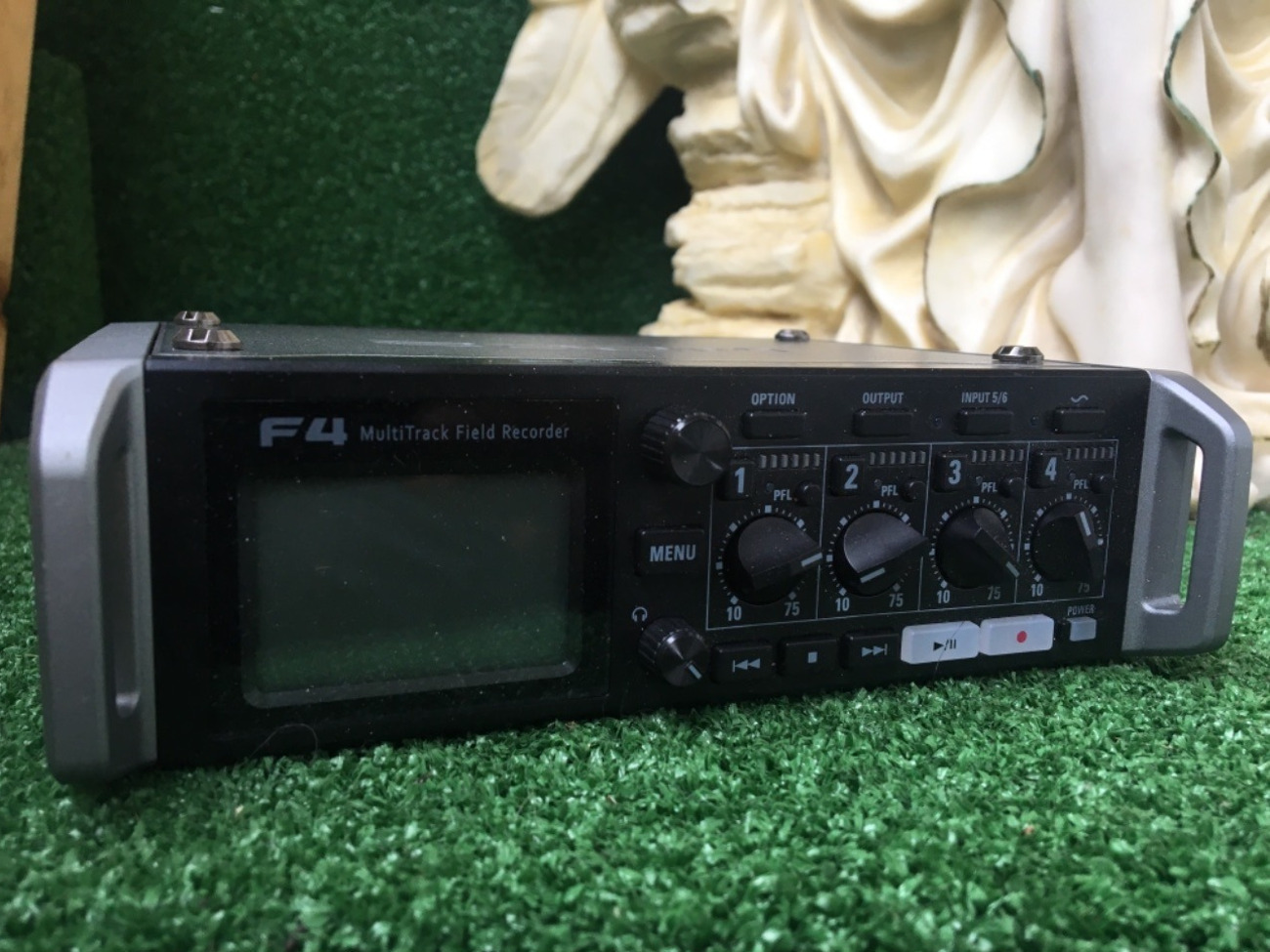 Zoom f4 audio recorder 