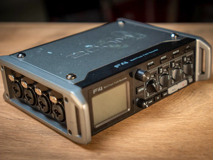 Zoom f4 field recorder kit