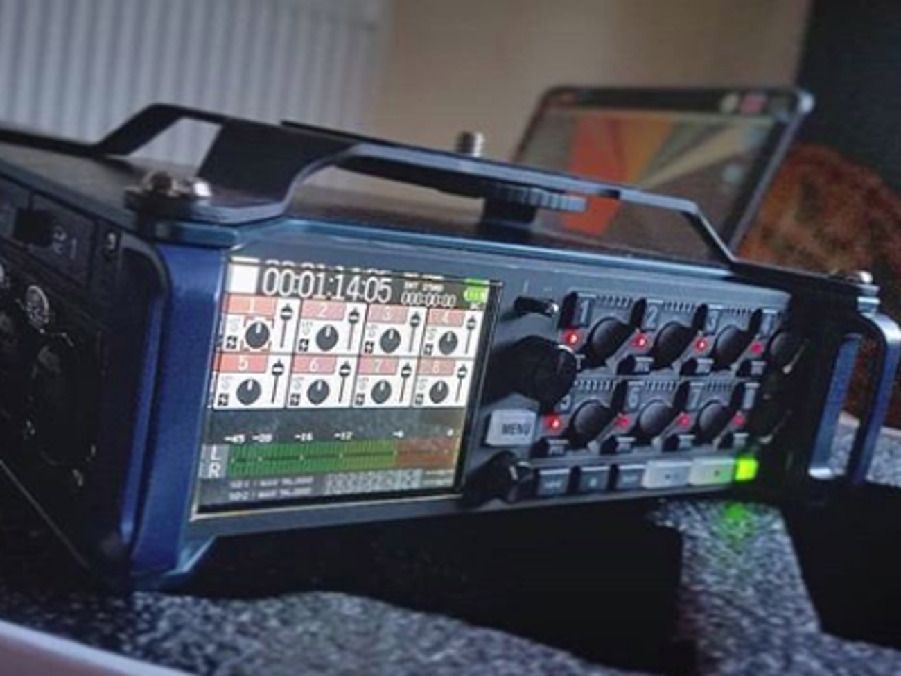 Zoom f8 field recorder w/bag & battery 