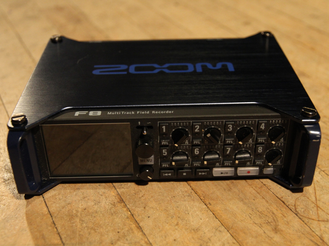 Zoom f8 multitrack field recorder + 128gb sd card
