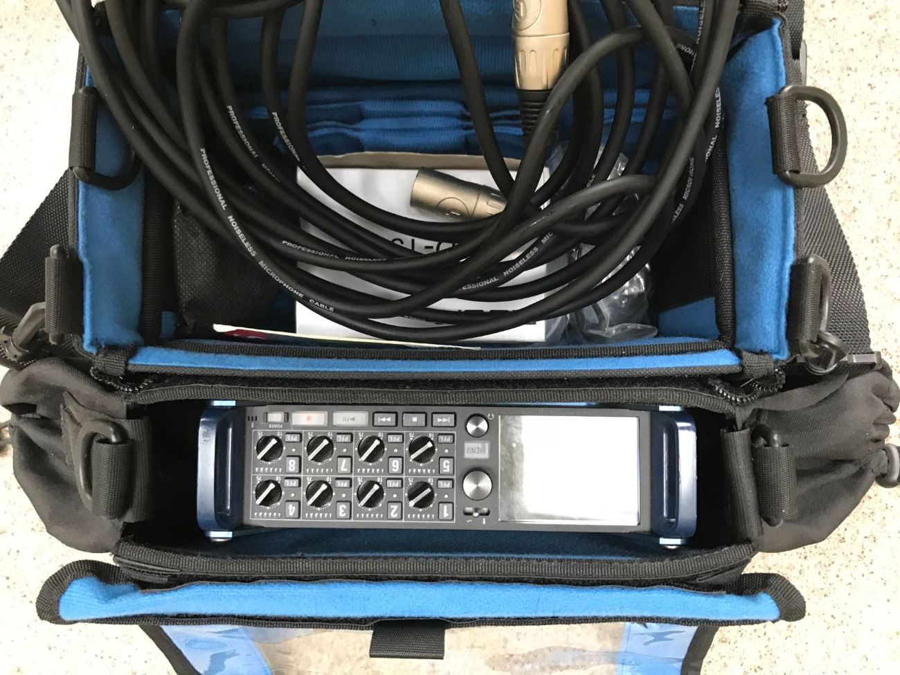 Sound recorder/microphone/headphones bundle - zoom f8 multitrack field