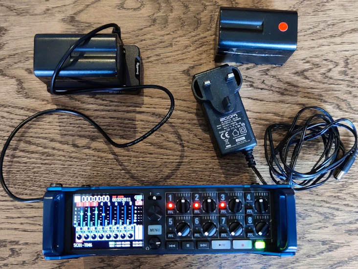 Zoom f8n multitrack field recorder