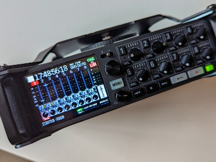 Zoom f8n pro, 10 track field recorder with 32 bit float