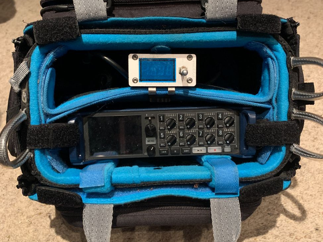 Zoom f8n recorder + bag + power dist + tracer battery