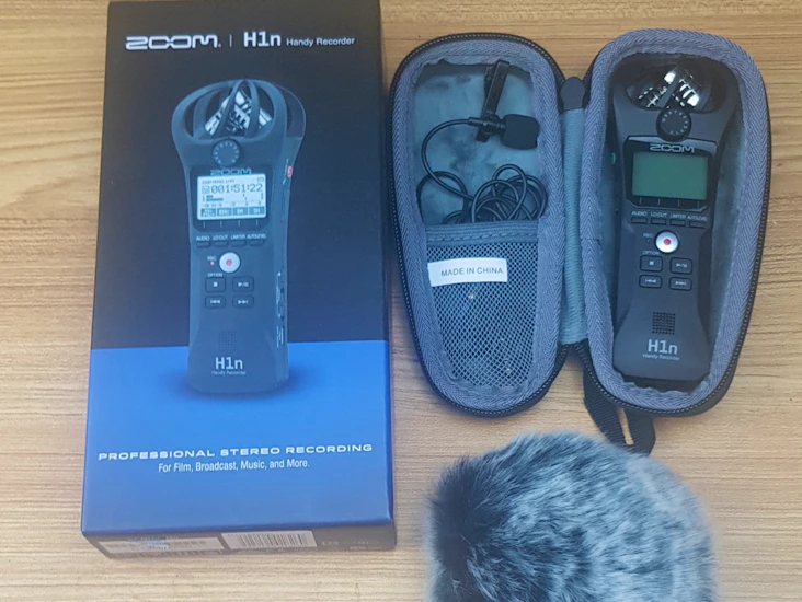Zoom h1n audio recorder and lav microphone