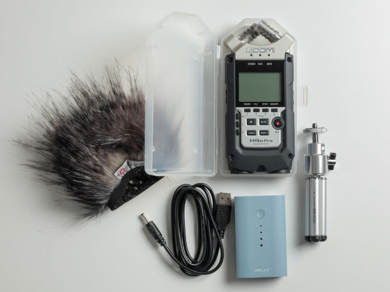 Zoom h4n pro handy audio recorder + deadcat + usb power bank