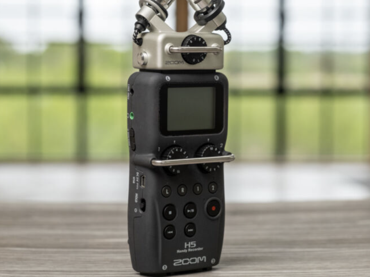 Zoom h5 4-track portable recorder + dual rca to xlr cable