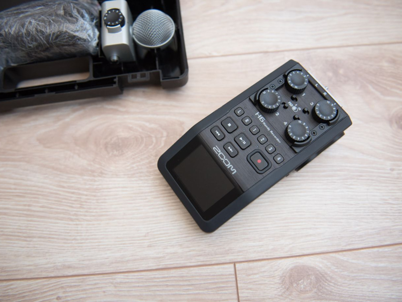 Zoom h6 - 6 channel field recorder kit - interchangable mics