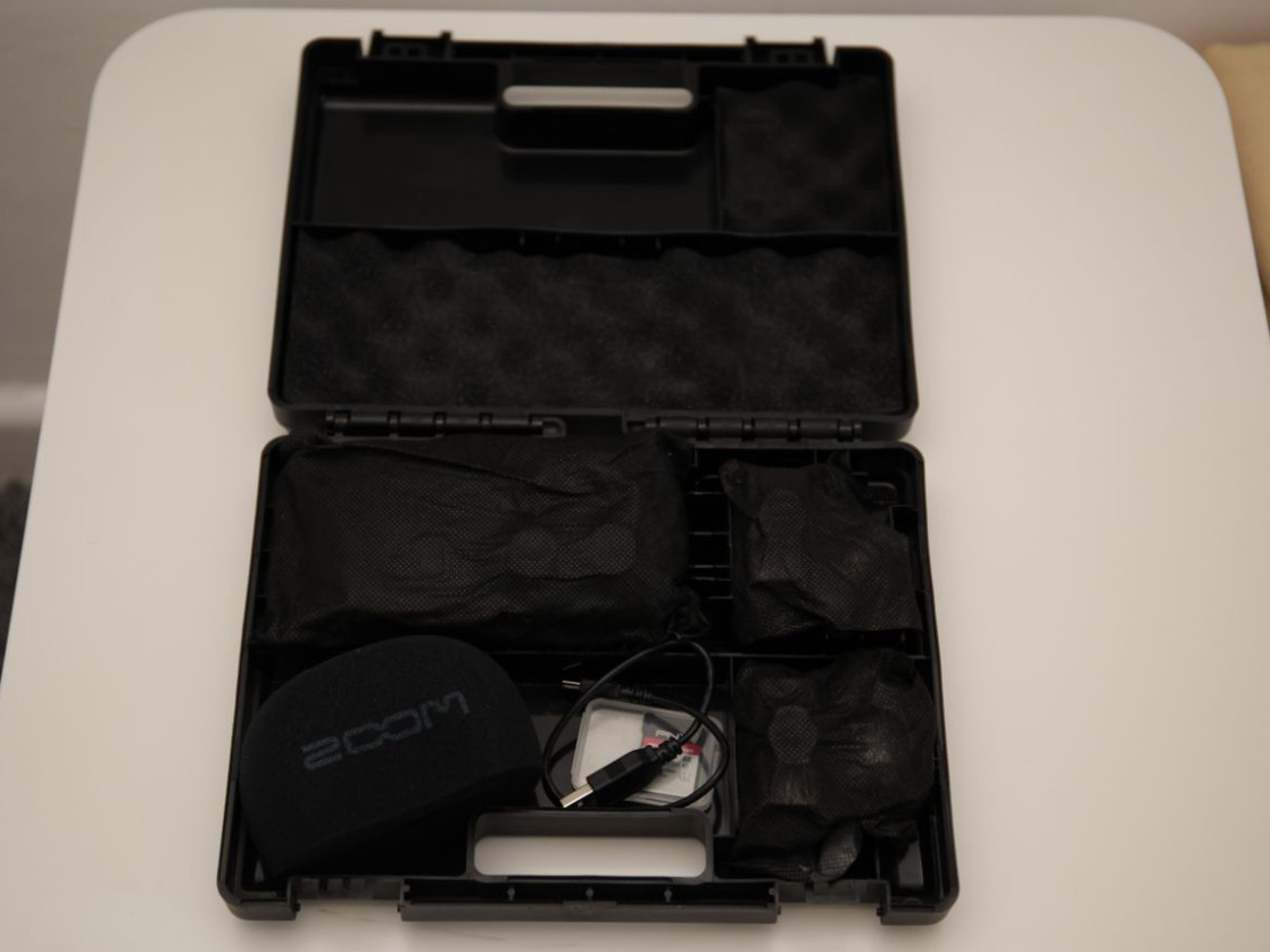 Zoom h6 field recorder + 16gb sd card