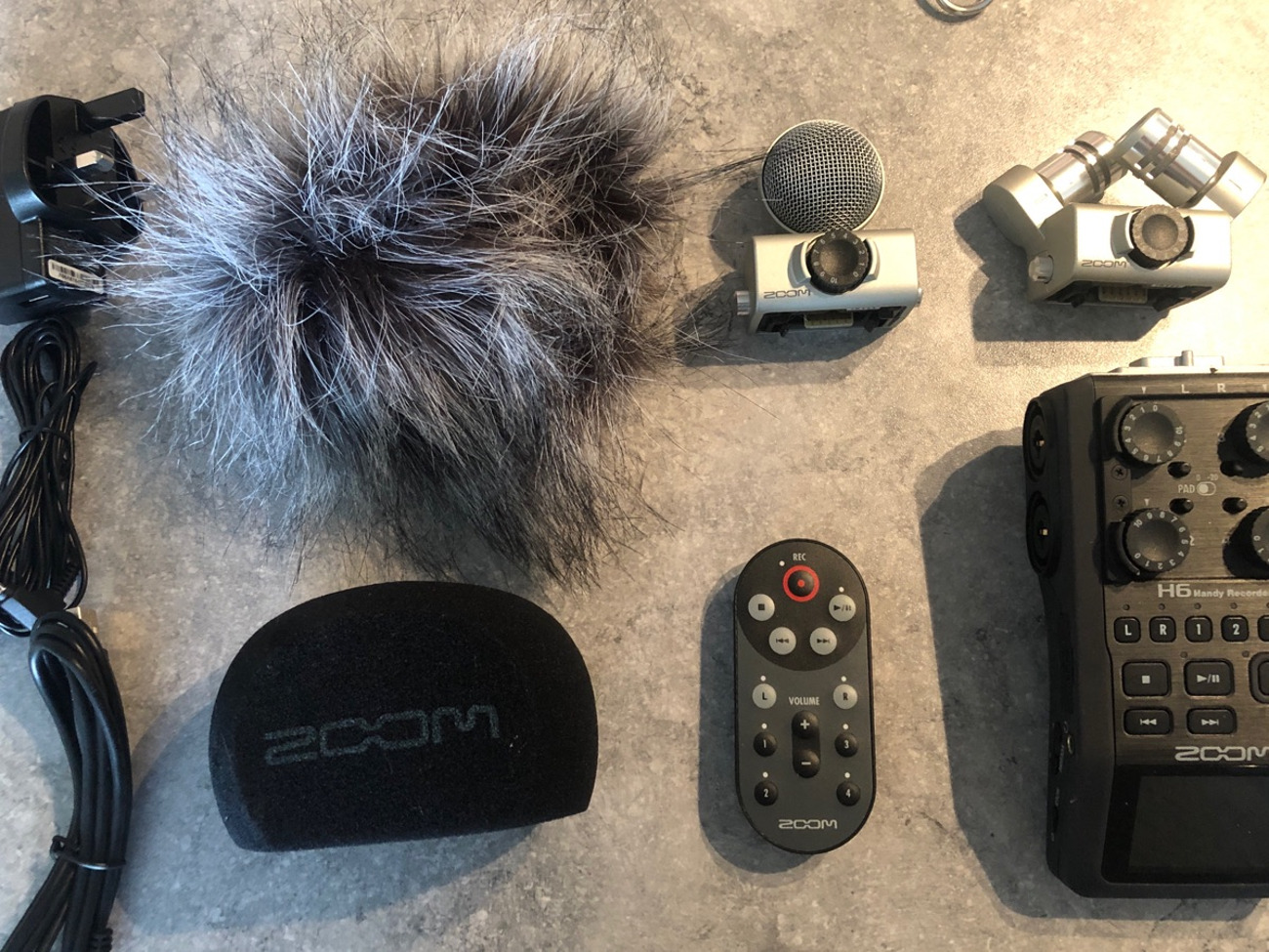 Zoom h6 recorder - with batteries, sd card and accesories
