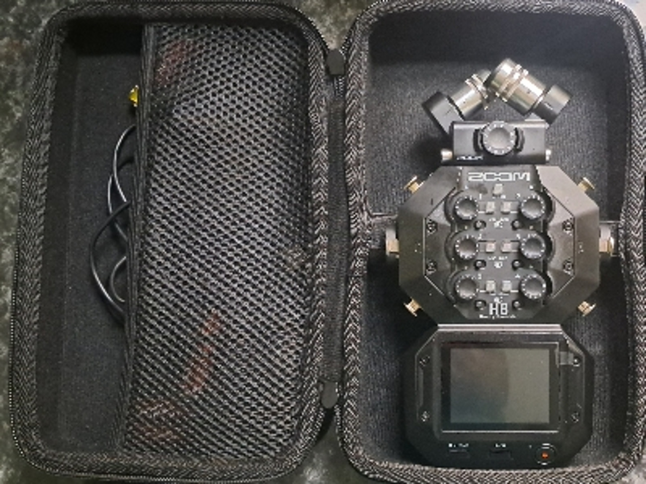 Zoom hn8 recorder with pouch