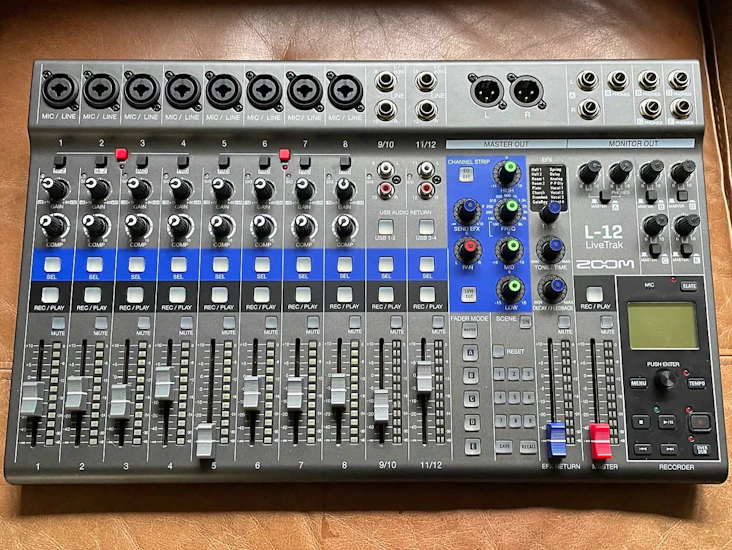 Zoom livetrak l-12
