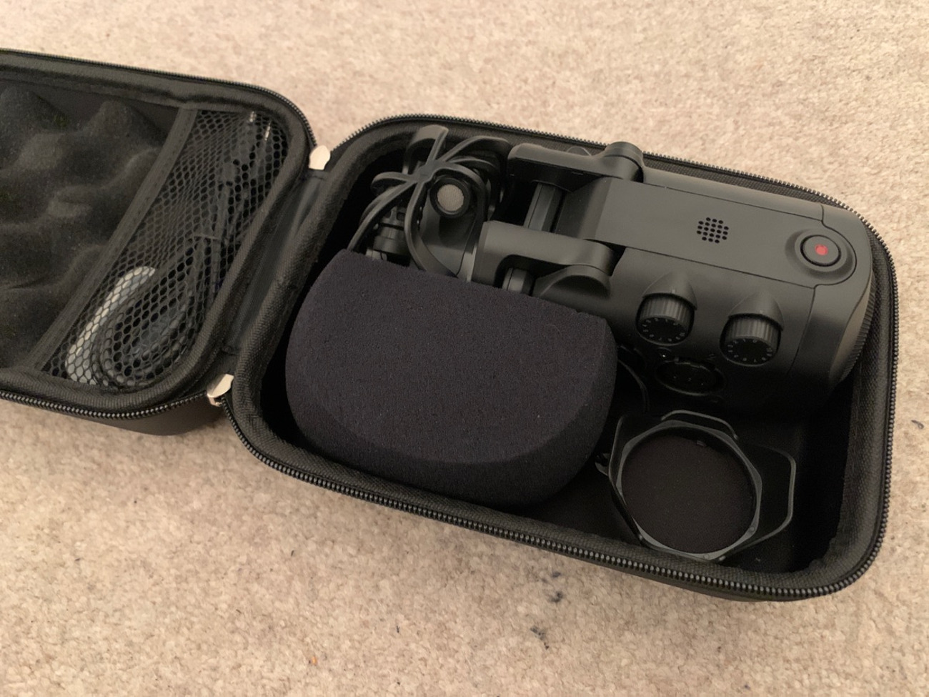 Zoom q8n-4k handy video camera for musicians