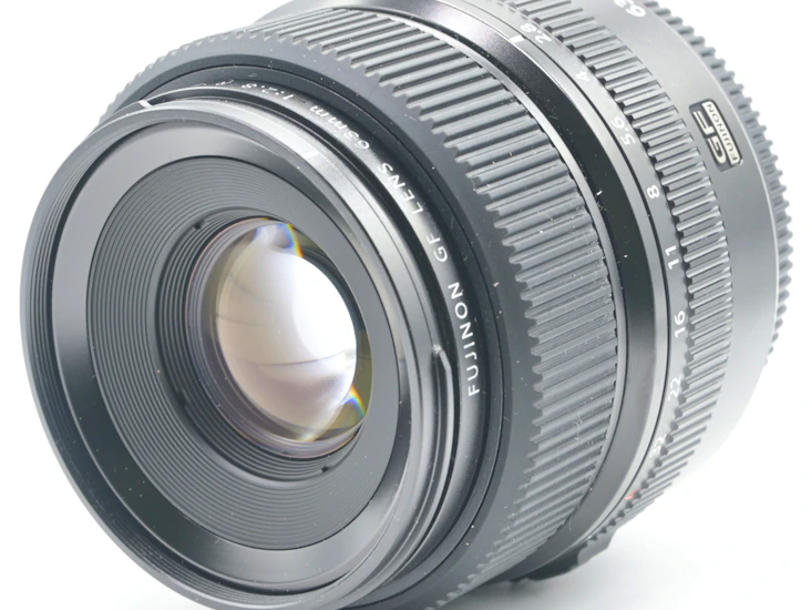 Fujifilm gf 63mm f/2.8 r wr fuji comes with caps and pouch