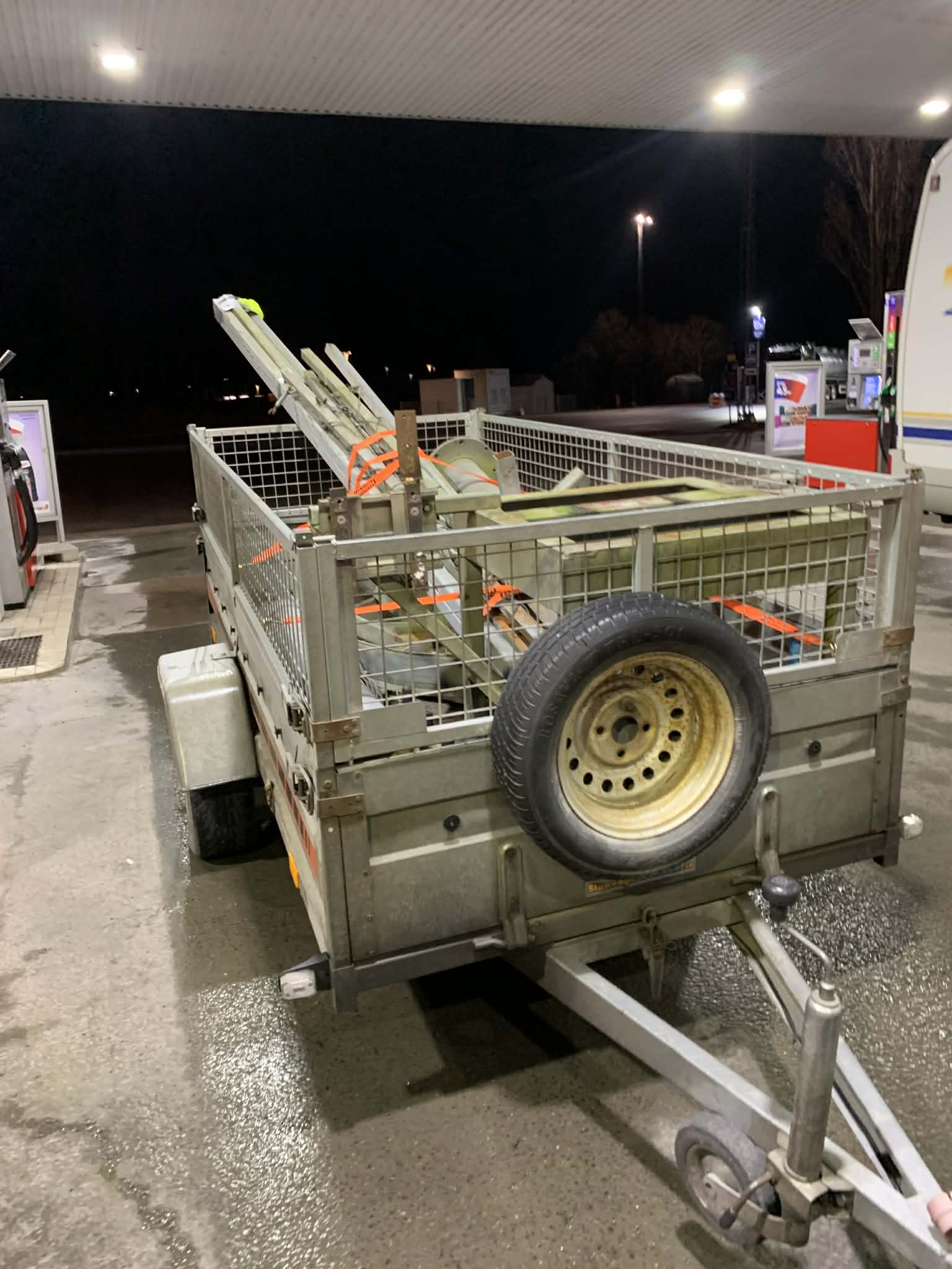 Gallersläp tippbart med avtagbart galler - 750 kg 80 km/h