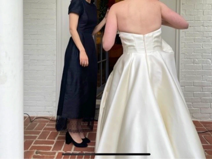 Svart aftonklänning i thaisiden och spets