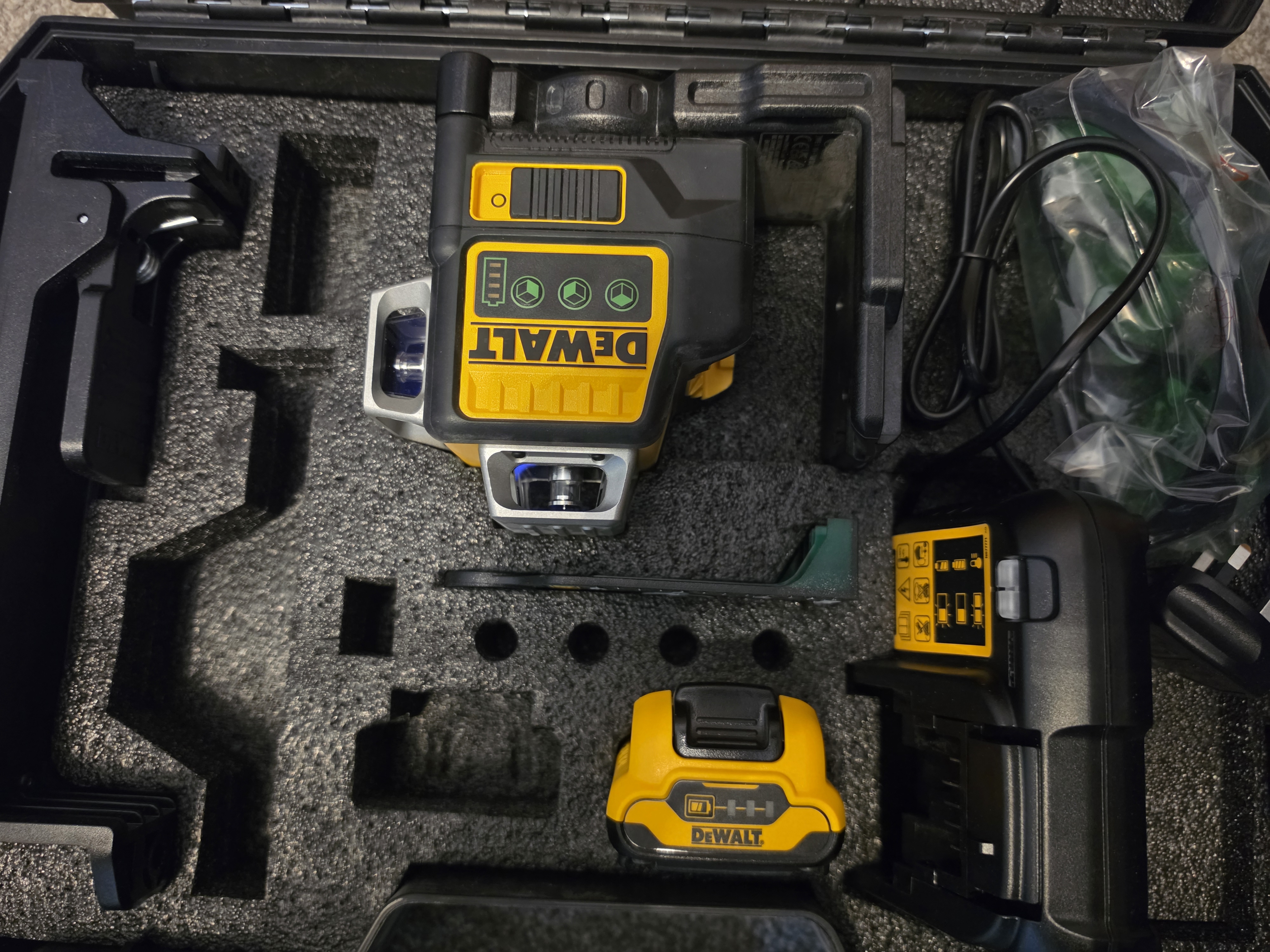 Dewalt dce089 12v max green 3 x 360° multi-line laser level kit