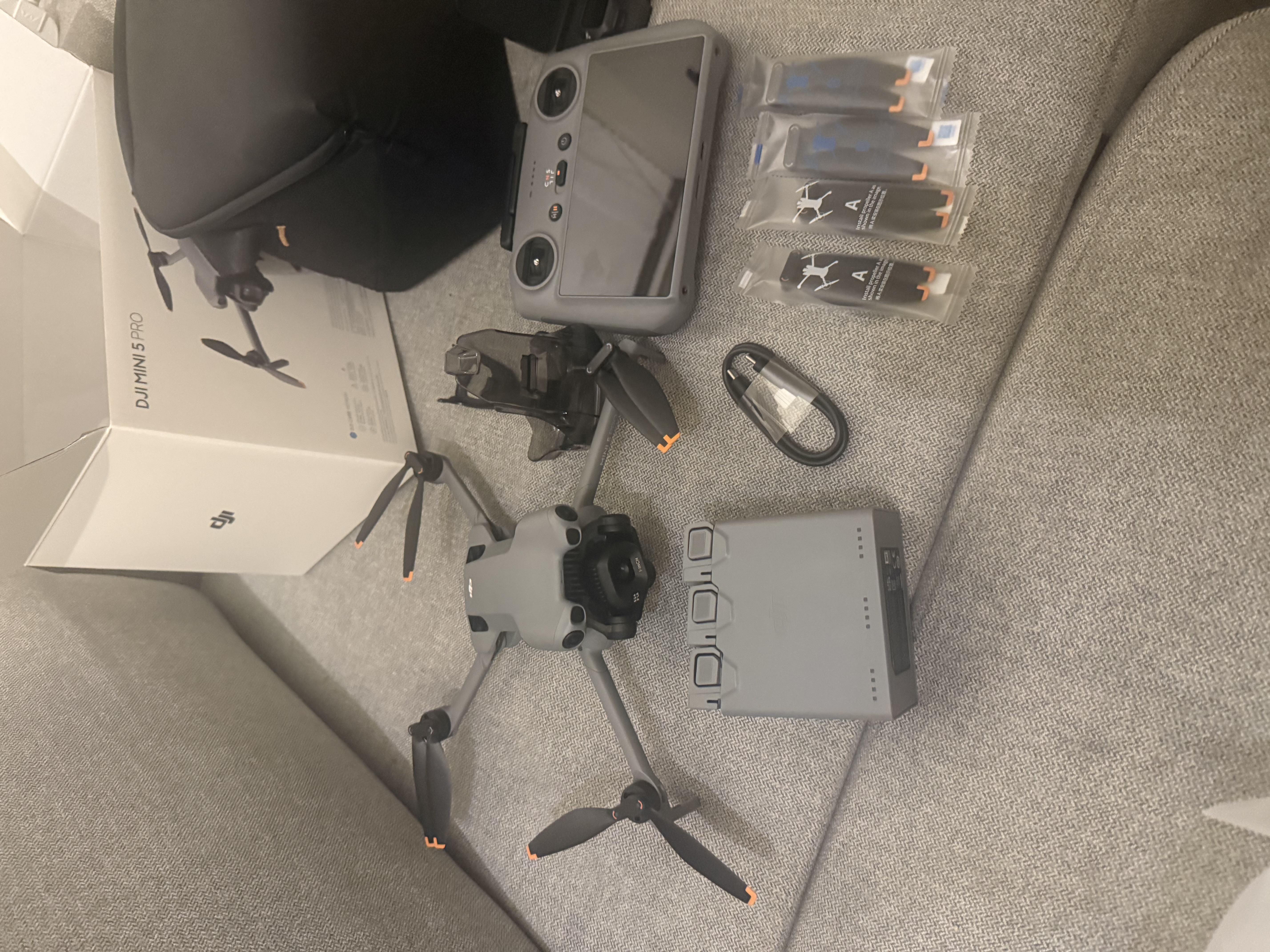 Dji mini 5 pro drone combo + 3 batteries