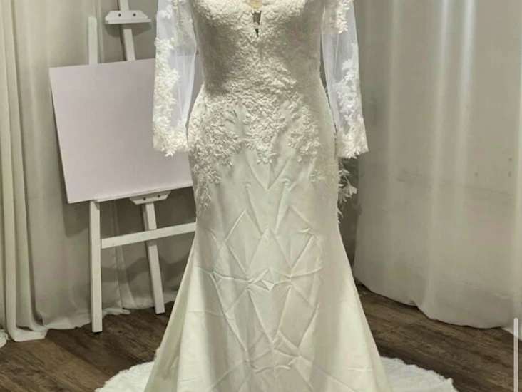 Bröllopsklänning sar slöja