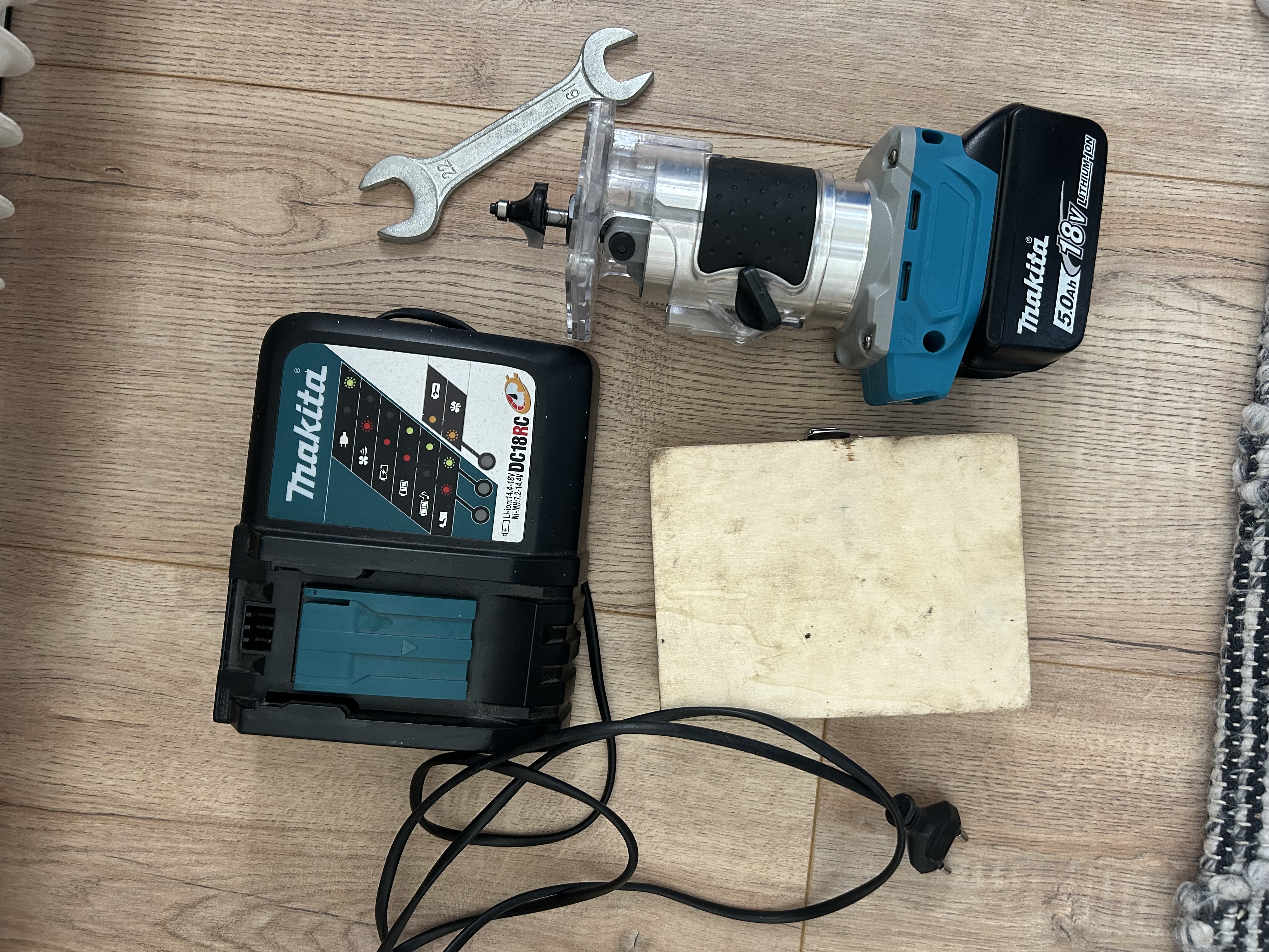 Smidig batteridriven kantfräs / handöverfräs 18vinkl. batteri & laddare