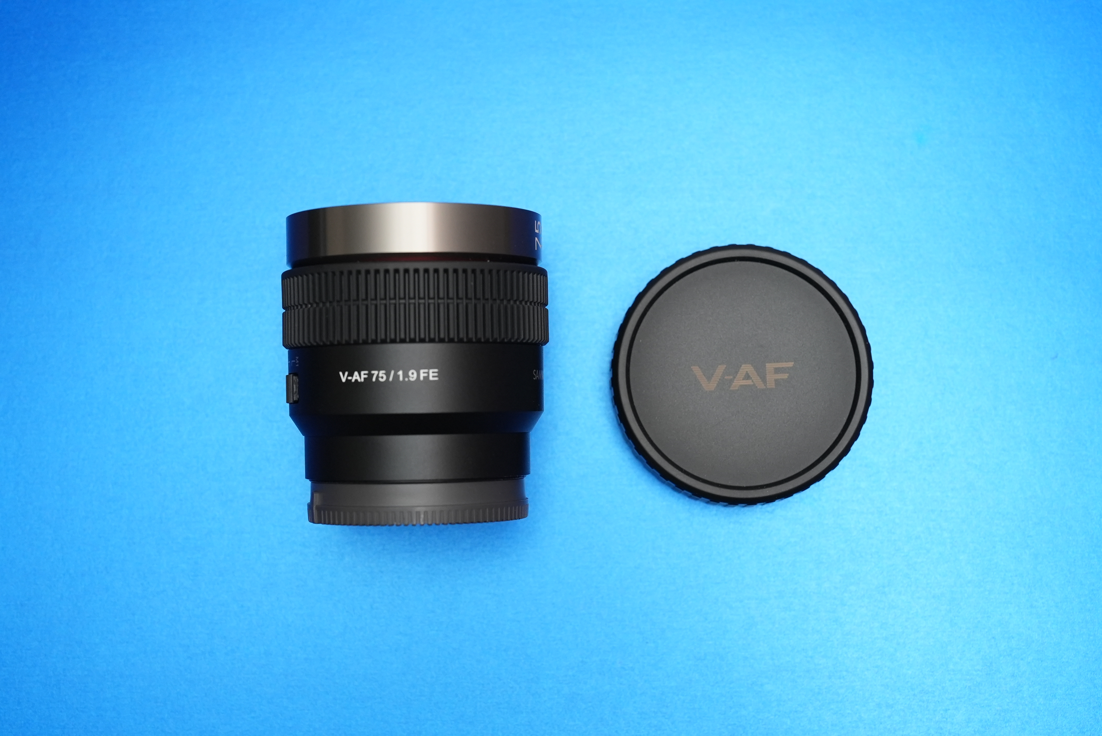 Samyang v-af 75mm t1.9 cine lens e mount super light lens!