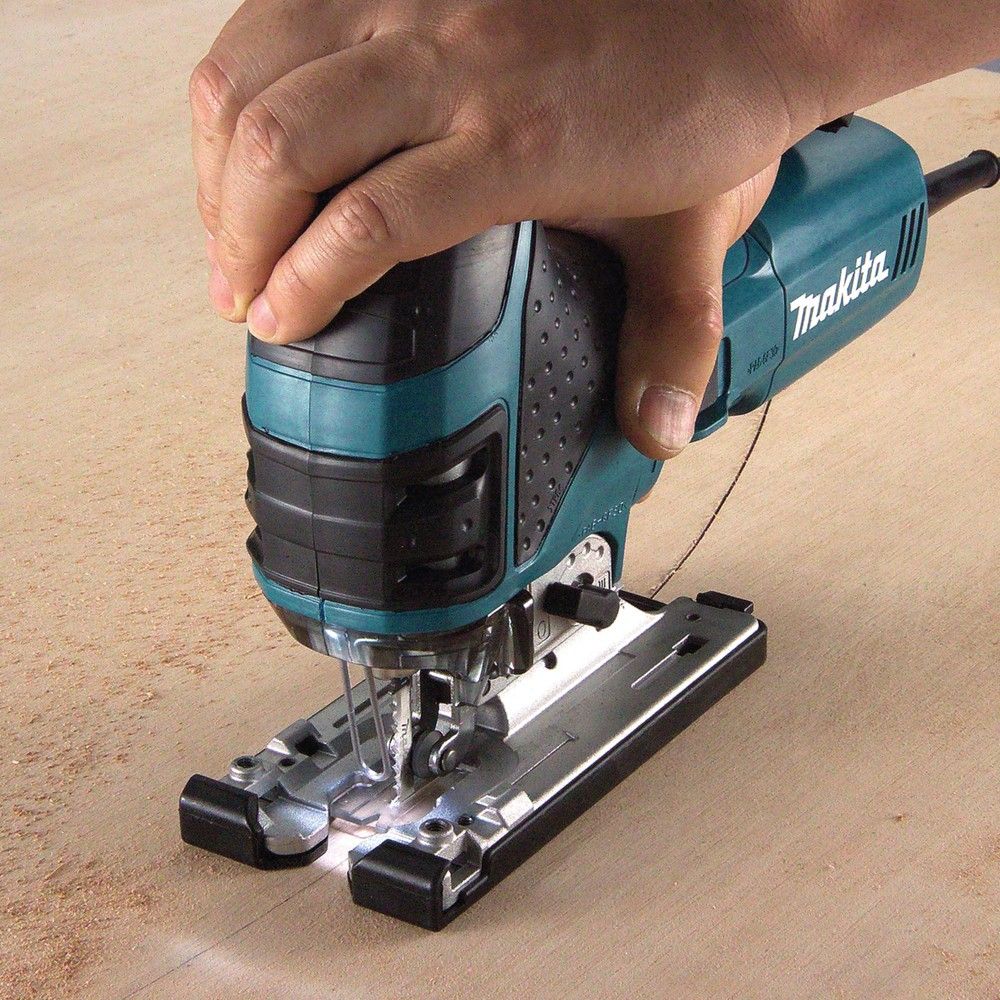 Makita stikksag 4351fctj til leie