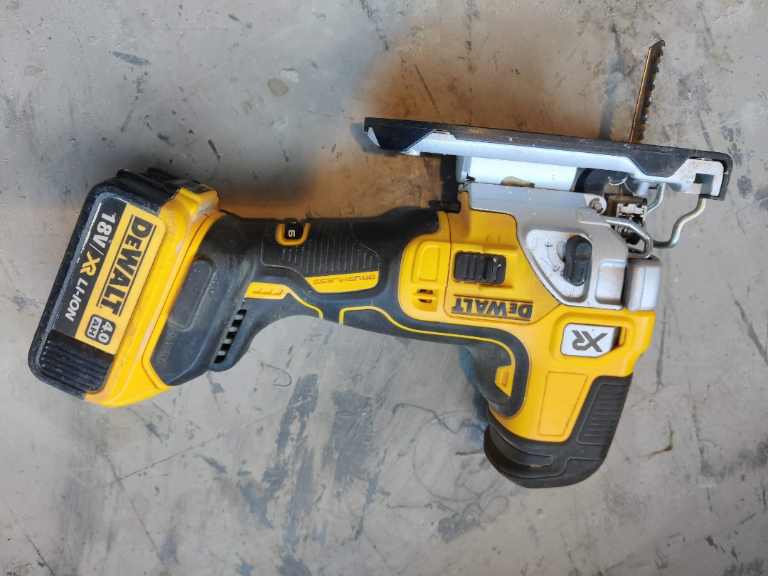 Dewalt stikksag xr børsteløs dcs335n-xj