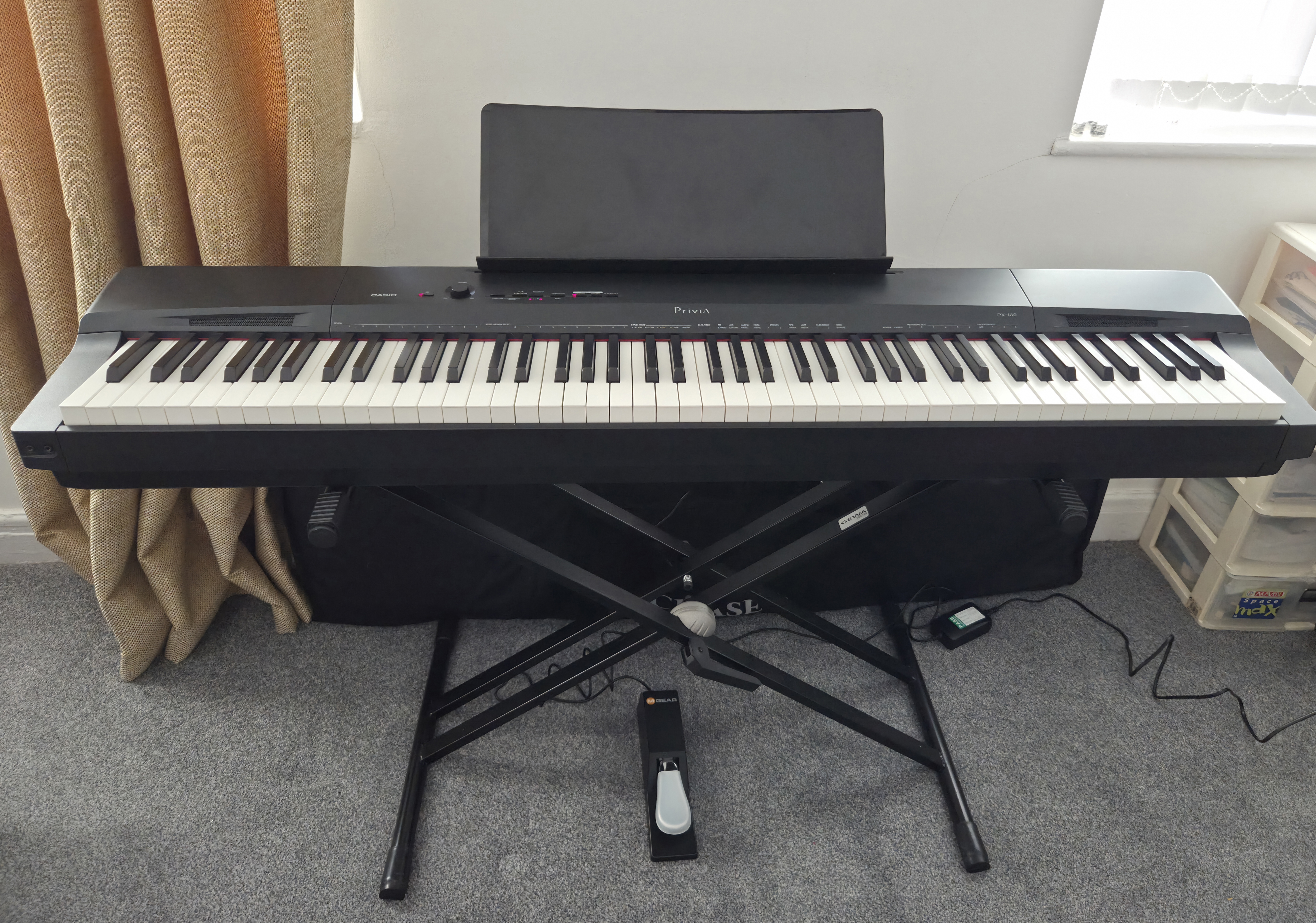 Casio px-160 digital piano – 88 weighted keys + stand, pedal & case