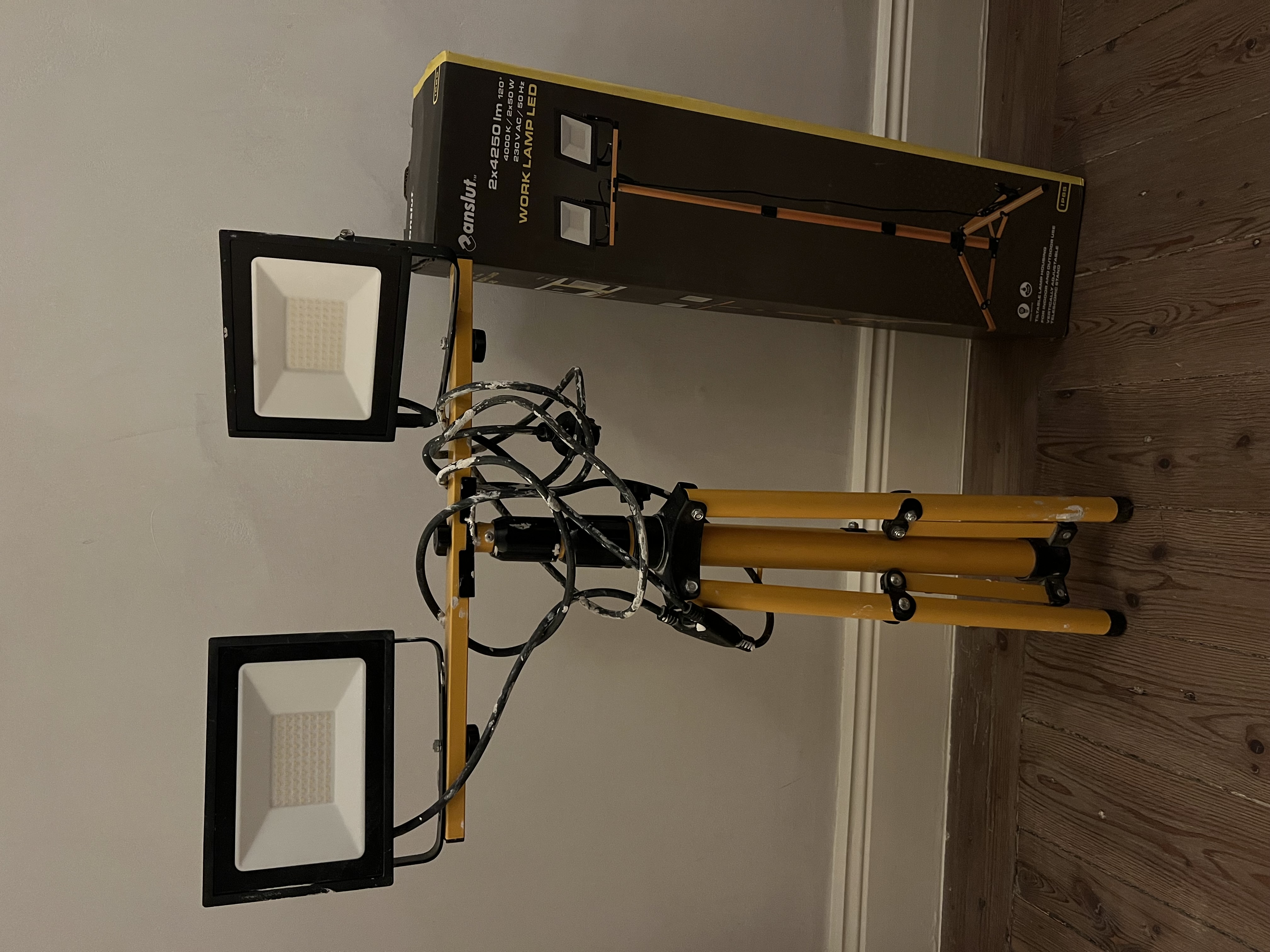 Dubbel arbetslampa med stativ led