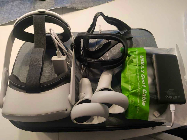 Oculus quest 2 vr headset med tillbehör.