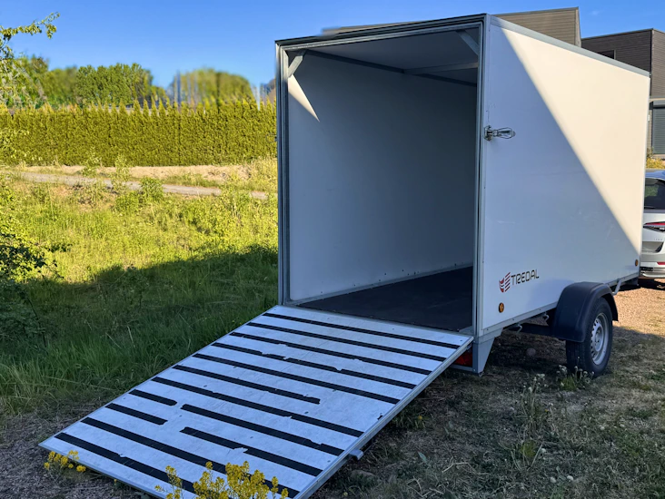 100 km/t | lasterampe | 1200kg | 7,8m3