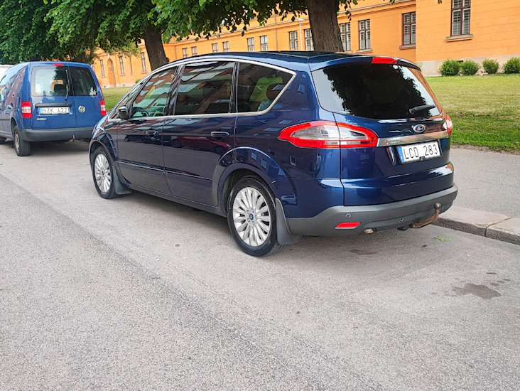 Rymlig & lättkörd 7-sitsig ford s-max (automat)