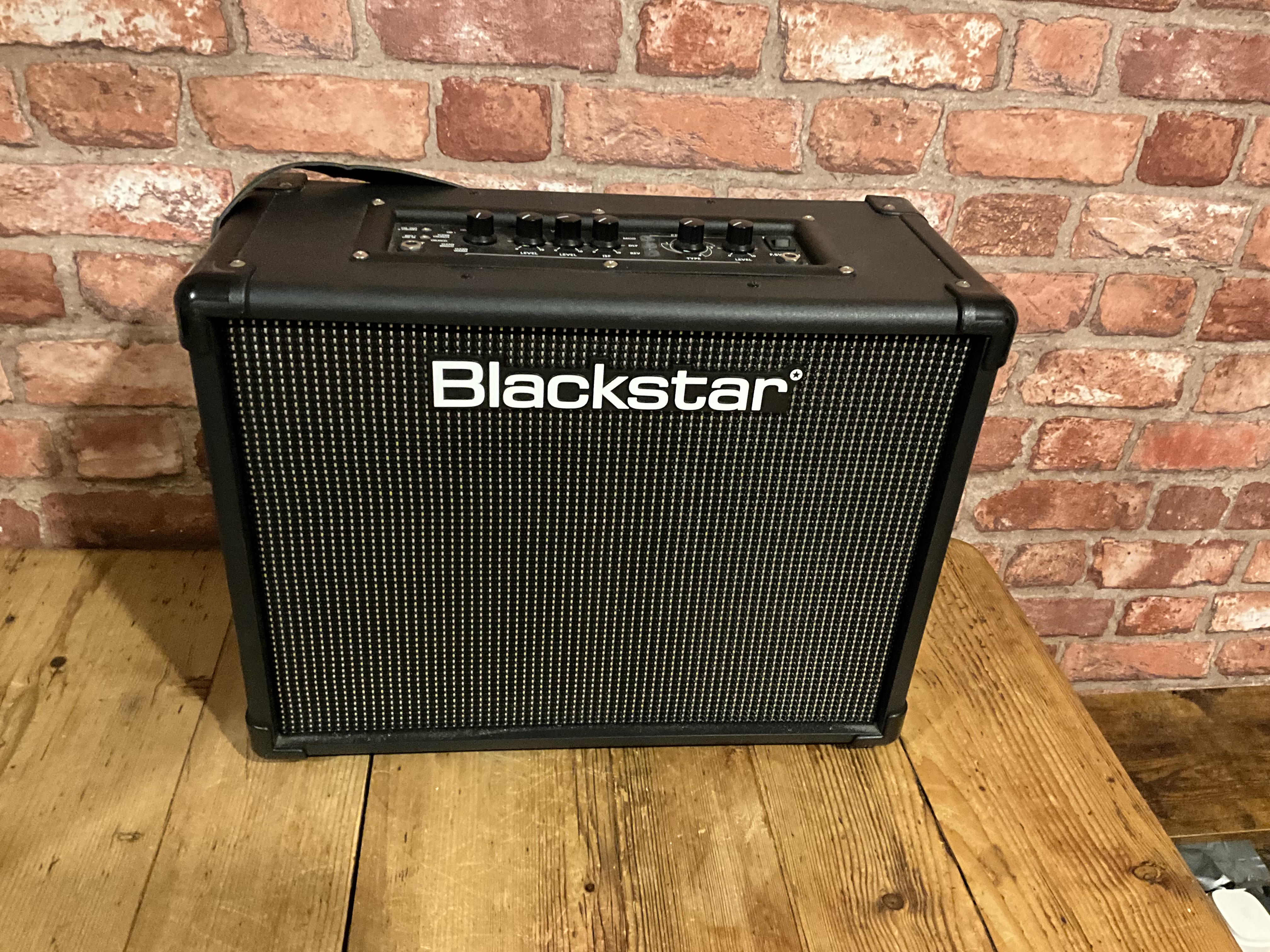 Black star ht-5 guitar combo amp 10 w