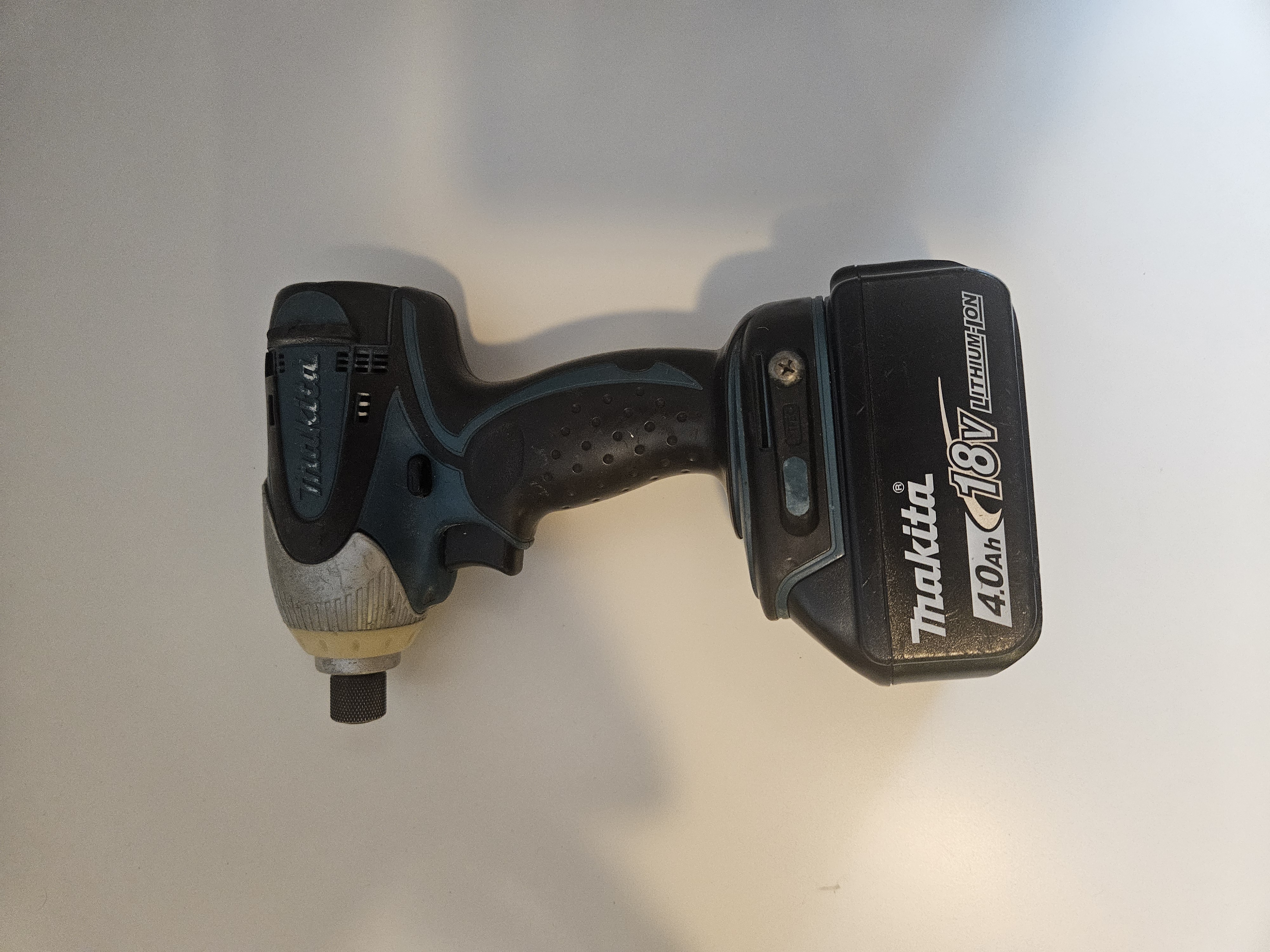 Makita 18v iskevä ruuvinväännin