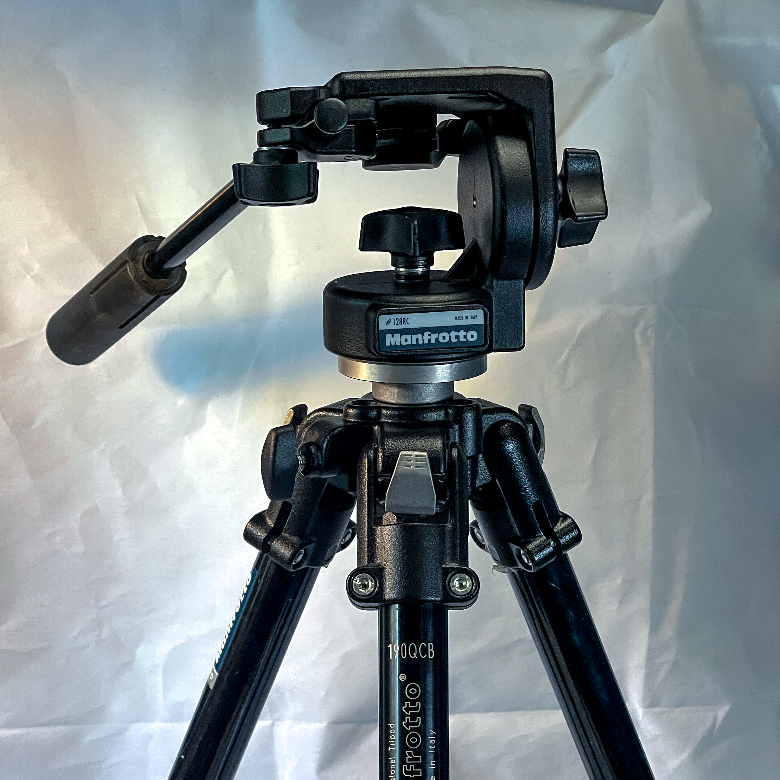 Manfrotto 190qcb tripod - black with quick catches on legs. 128rc head for video