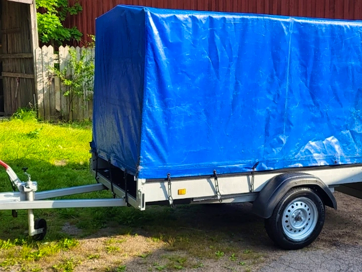 Bromsat släp med kapell