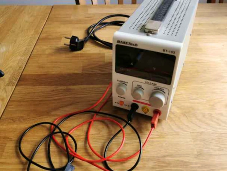 Labbaggregat/nätaggregat, 0-15v, max 3a