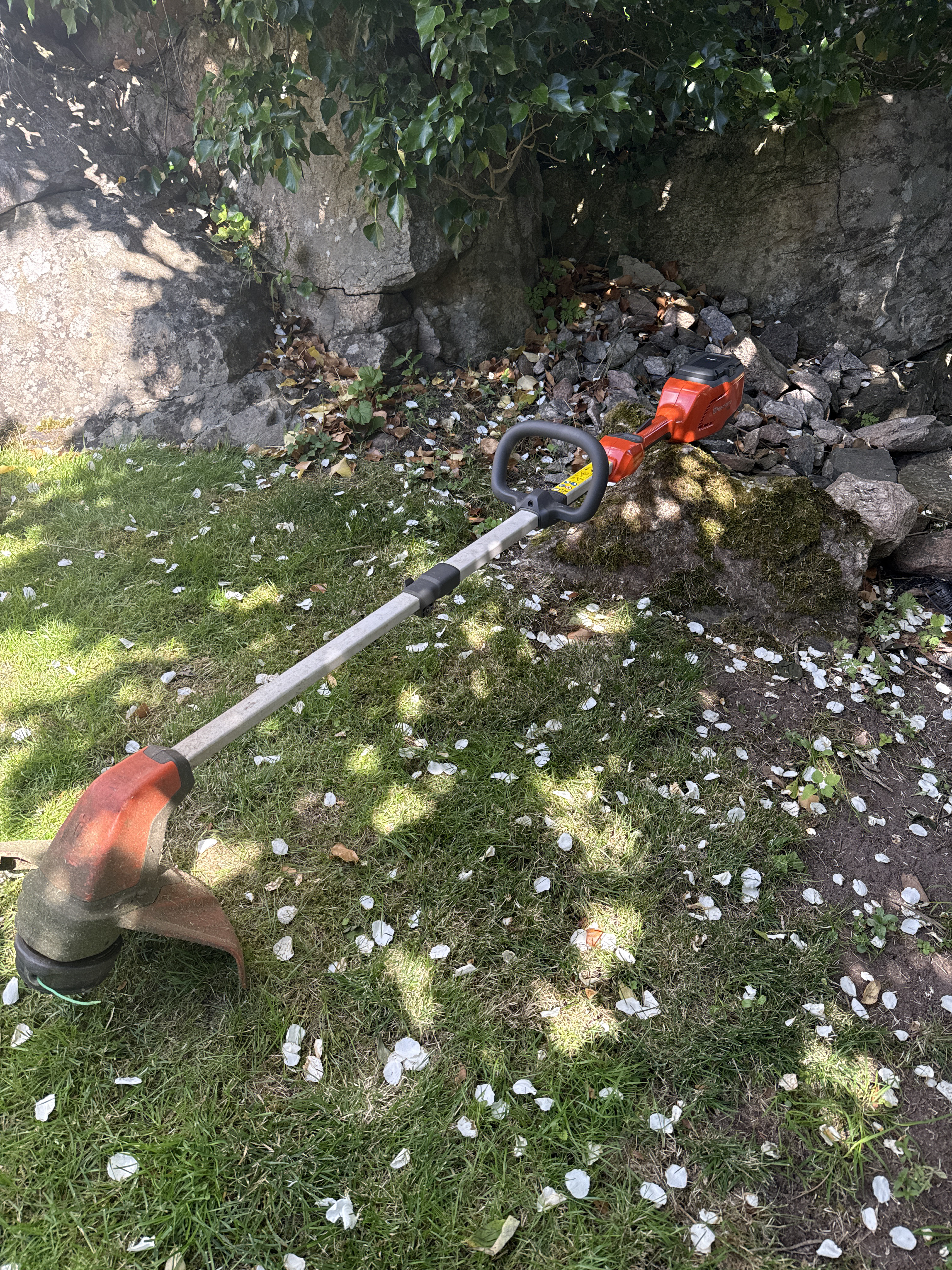 Husqvarna 115il – batteridriven grästrimmer (batteri & laddare ingår)