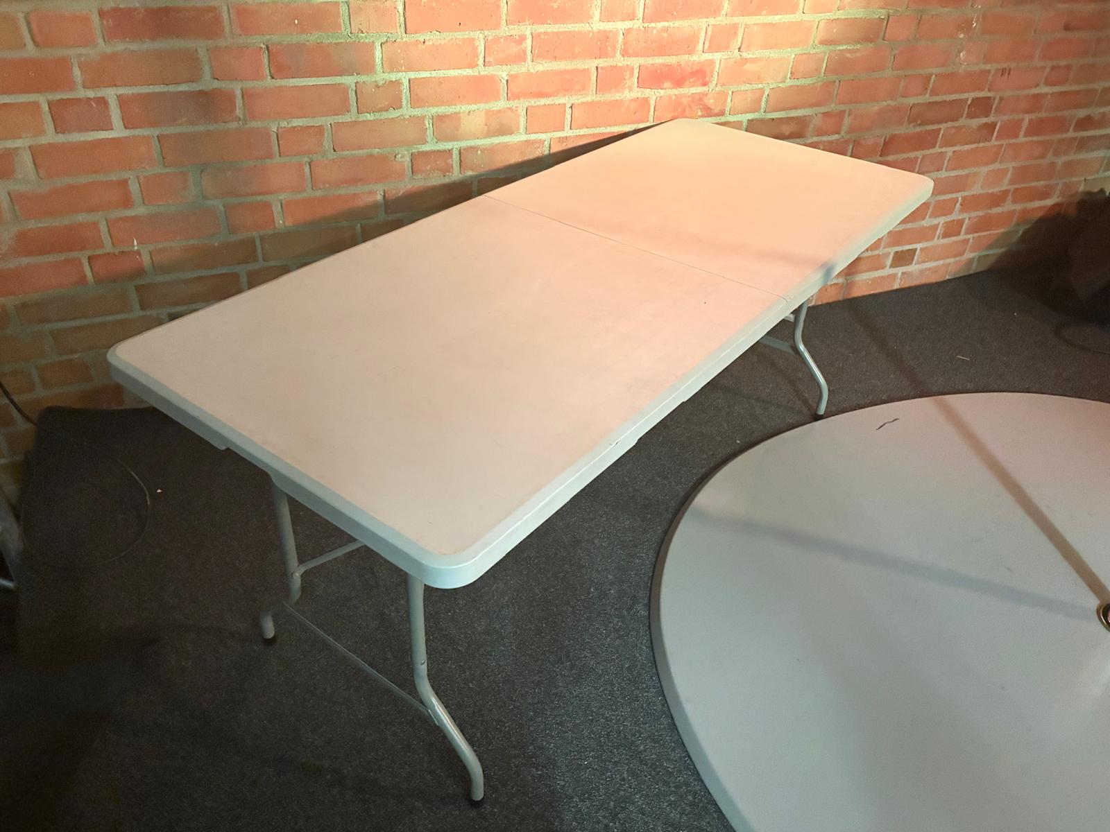 240×70 cm - finns 6 st - hopfällbart bord