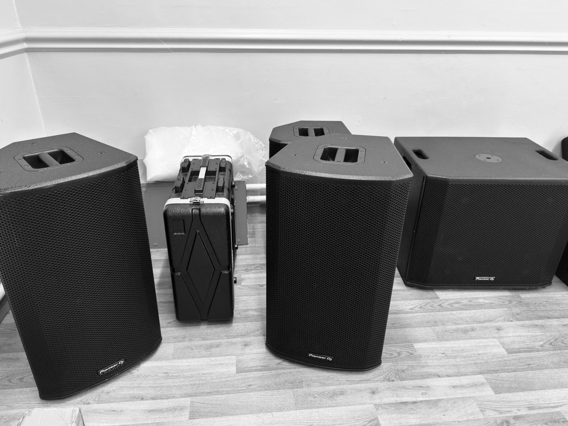 Hire 2x pioneer dj xprs152 15” speakers + 1x xprs1182s 18” subwoofer – full pa system