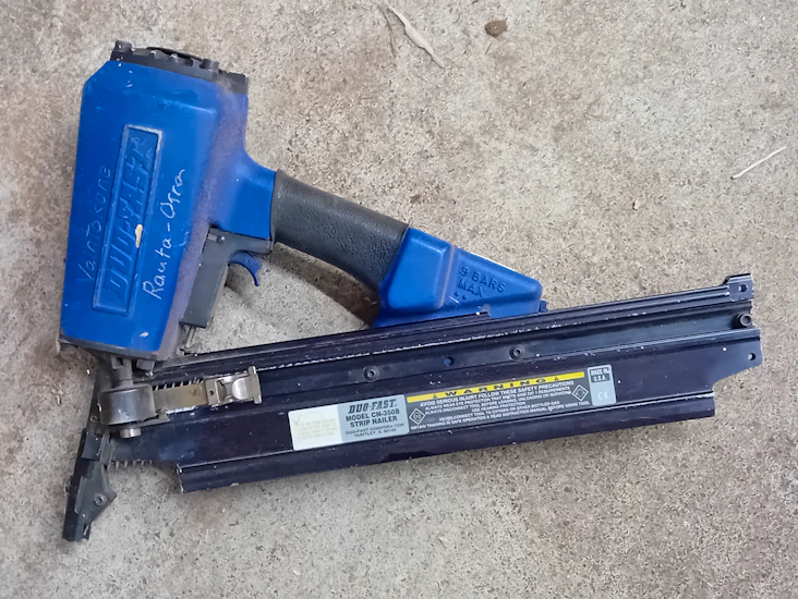 Paineilmakäyttöinen runkonaulain