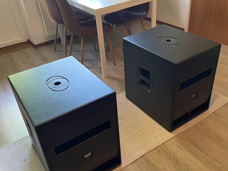 2 stycken rcf 705-as mk i - aktiva baslådor