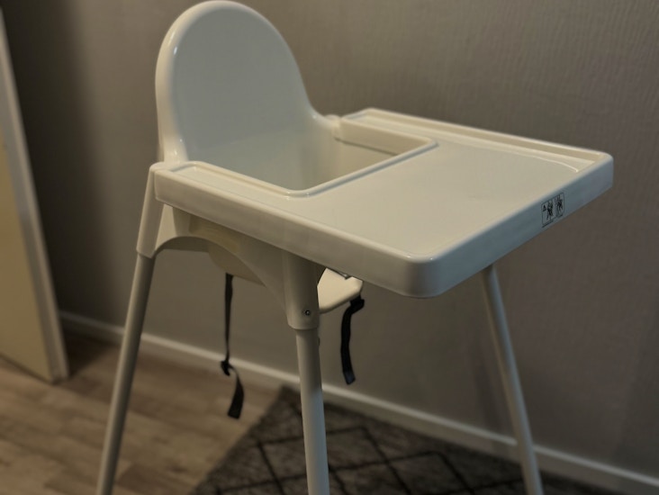 Syöttötuoli pöydällä kuusamossa