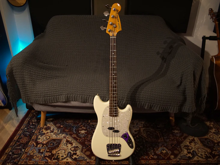 Squier classic vibe 60s mustang bass, olympic white
