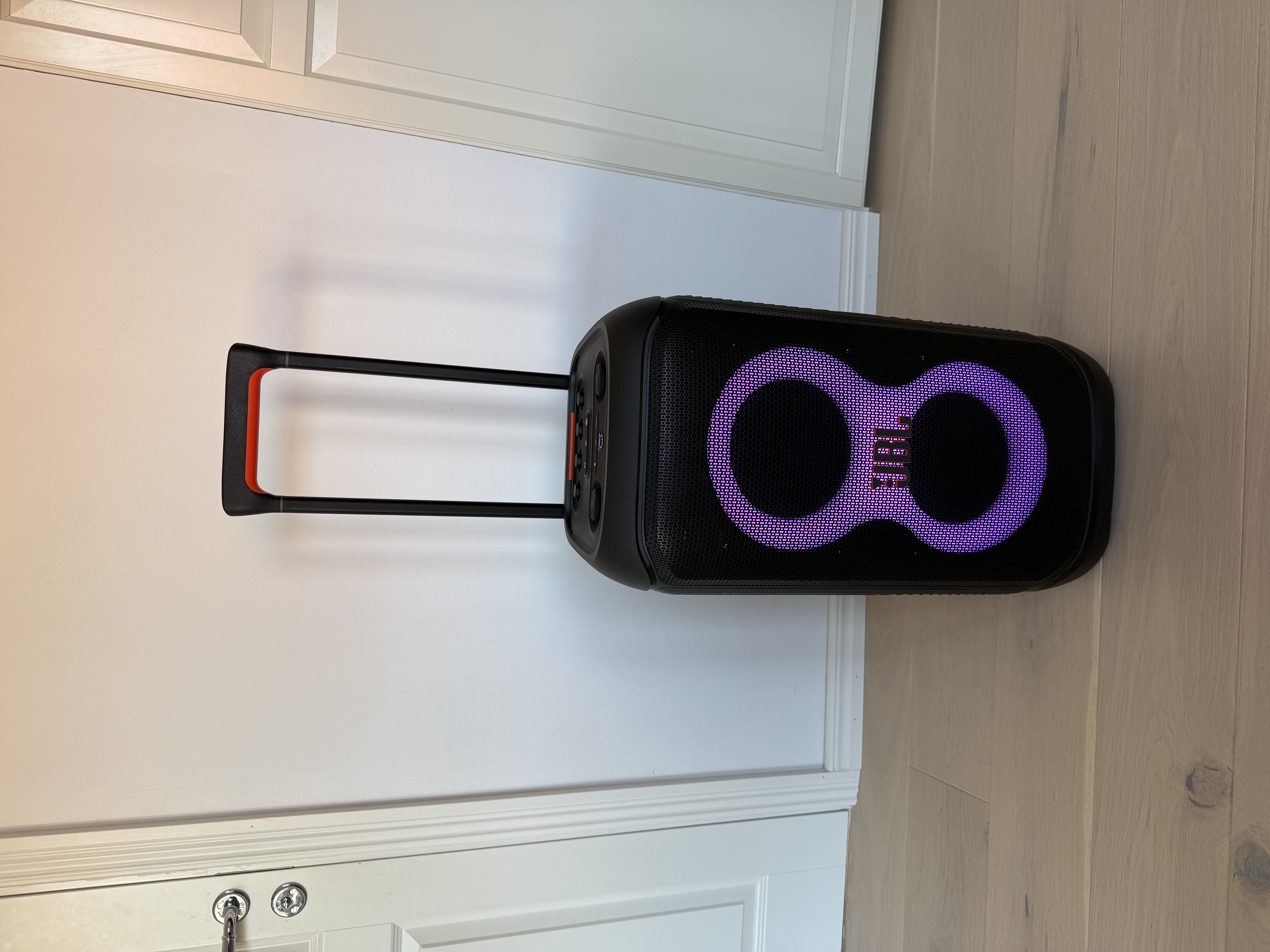 Kraftfull partyhögtalare med ljuseffekter