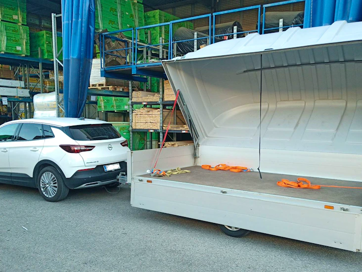 Lavettimallinen isokokoinen perävaunu (kokonaismassa 750 kg)