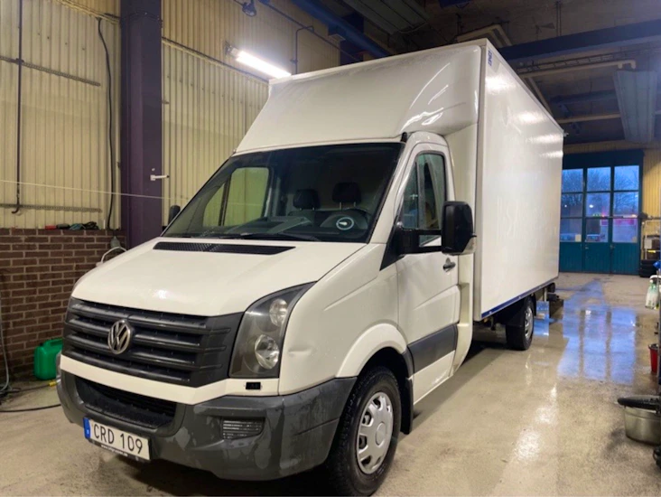 Lätt lastbil 18 kubik med lift